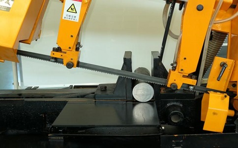 番禺数控带锯床自动送料精度会出现偏差吗？