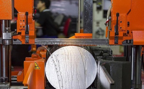 番禺立式金属带锯床切削出现跑带故障解决方法！